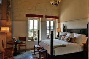 Standard King Room room in Hotel Emma at Pearl on the Riverwalk