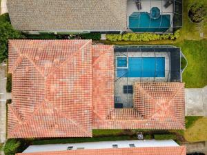 Gorgeous 5Bed Pool Home with Spa in Reunion-1223MS