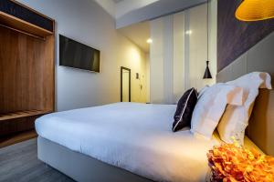 Deluxe Double Room with Jacuzzi Bathtub
