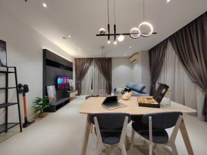 Arcoris Mont Kiara 19#Main Street# Walking Distance 1MK# 1BR 1-3Pax