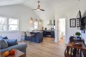 Newly Renovated Cottage on Town Cove - First Encounter Beach