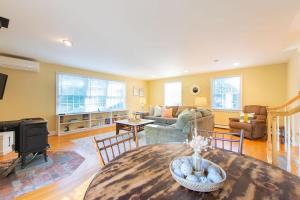 4-5 Min to Mill Pond or Nauset Beach