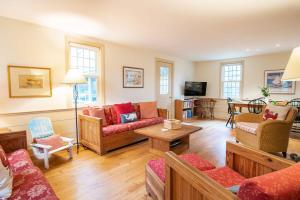 Fantastic Home by Eldridge Park