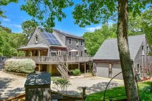 Beautiful Home w Artistic Flair - إيست هارويتش