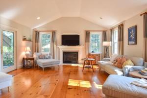 1 Mile from Downtown Chatham Walk to Pier