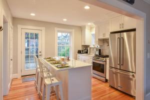 Centrally Located Home w Patio Fire Pit