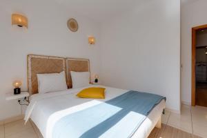 Townhouse with Stunning Sea Views and Terrace