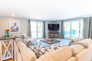 Water Views Private Pool Access to Cove