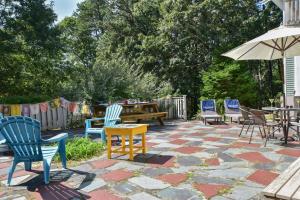 Beautiful private & spacious great location large outdoor stone patio