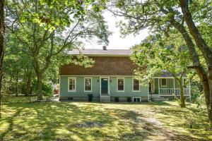 Beautiful private & spacious great location large outdoor stone patio