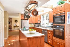 Beautiful private & spacious great location large outdoor stone patio