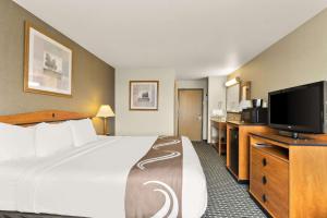 King Room - Non-Smoking room in Quality Inn Cheyenne I-25 South