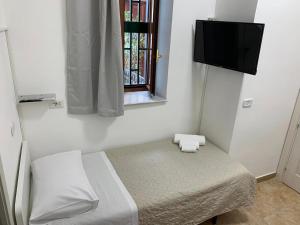 MIRIS home fast and comfortable with self check in 8 minutes walk near Naples airport