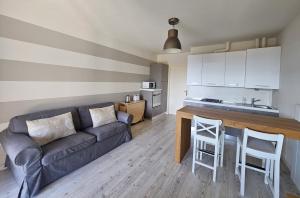 Vikys Apartment-by Goccia di Lago