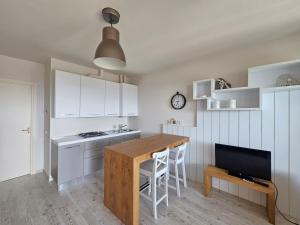 Vikys Apartment-by Goccia di Lago