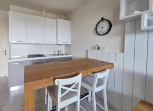 Vikys Apartment-by Goccia di Lago