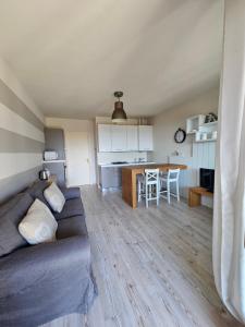 Vikys Apartment-by Goccia di Lago