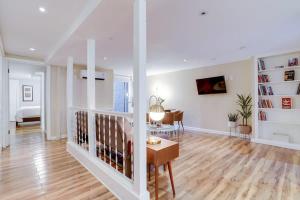 Beautiful 2 Bedroom across from The House of Representatives