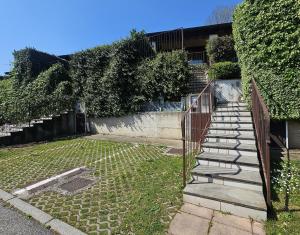 Appartamento con 2 Camere da Letto e Vista Lago