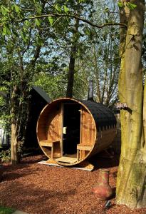 Casa aan de Plas, B&B met sauna en hottub of jacuzzi