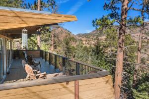 4BR Cabin Mountain Views with Fireplace