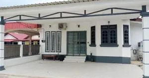 Beril Homestay Full Aircond, Free Wifi, Netflix, Water Filter - Paka