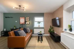 Gad Suite by Koya Homes - 2 Ensuite Bedroom Apartment, Cardiff City Centre, Free Parking - Mountain Ash