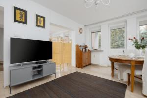 Okopowa Rodzinny Apartament z Balkonem Warszawa by Noclegi Renters