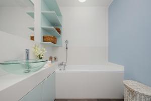 Okopowa Rodzinny Apartament z Balkonem Warszawa by Noclegi Renters