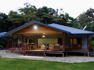 Coconut Beach House & Cottages