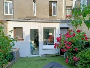 Maison spacieuse avec cour arrière - لو تريبور