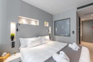 The HostMaster Deluxe Suite