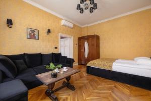 Tasteful Apartment in the City Center of Cracow by Rent like home