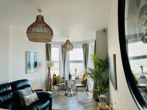 Luxury Sea View Apartment with Multi Room Balcony And Private Onsite Parking Only 300M From the Beach