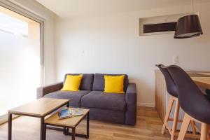 Appartements L-Aindus de Brou- parking prive- RDC : photos des chambres
