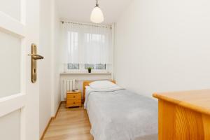 Spacious Fabryczna Apartment near Warsaw City Centre by Renters