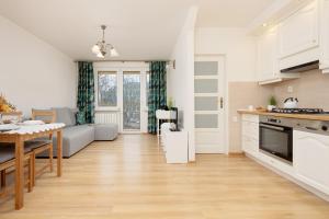 Spacious Fabryczna Apartment near Warsaw City Centre by Renters