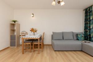 Spacious Fabryczna Apartment near Warsaw City Centre by Renters