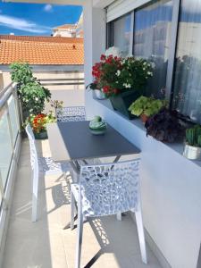 APPART 4 PERS. BALCON & PARKING - PLAGE & COMMERCES