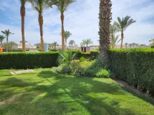 Luxury villa In Jaz Little Venice Elsokhna Golf Resort With Private Garden & Pool View - Families Only - 艾因苏赫纳