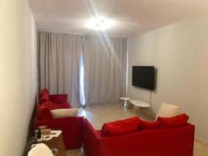 Newly renovated- Regina Gardens 1, Venus Beach 500 m, Sea&Sunsets view, license ooo7141