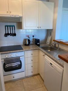 Newly renovated- Regina Gardens 1, Venus Beach 500 m, Sea&Sunsets view, license ooo7141