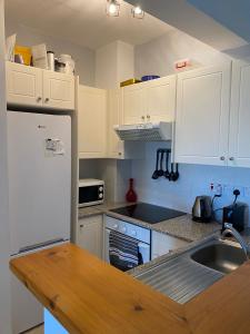 Newly renovated- Regina Gardens 1, Venus Beach 500 m, Sea&Sunsets view, license ooo7141