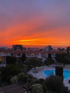 Newly renovated- Regina Gardens 1, Venus Beach 500 m, Sea&Sunsets view, license ooo7141