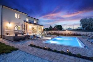 Villa Camelie near Barban for 10 people with playground for children, fitness & pet friendly