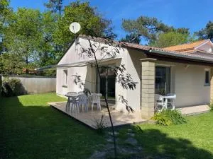 VILLA AU COEUR DE RONCE LES BAINS 200 mètres de la plage - 龙斯莱班