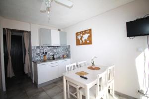 Appartements studio 4 personnes dans une residence avec piscine plus parking : photos des chambres