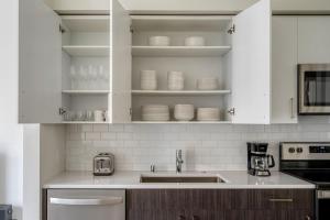 Blueground Hayward heated pool on-site dining SFO-1694