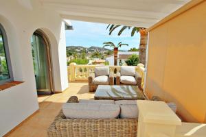 Golondrina - panoramic hillside holiday house in Moraira