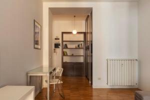 Chic Stay at Magnagrecia Rome Apartment